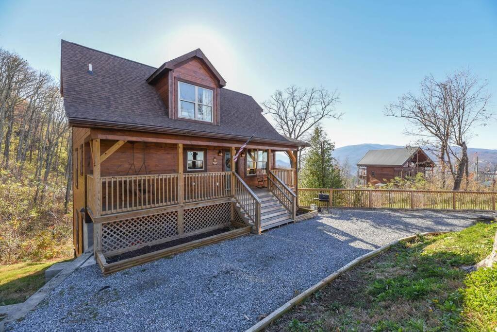 Walnut Ridge Cabin. Sleeps 7-11! Hot Tub, Pool Table, Minutes To Downtown Gatlinburg! Buitenkant foto