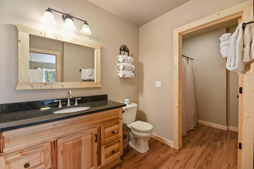 Walnut Ridge Cabin. Sleeps 7-11! Hot Tub, Pool Table, Minutes To Downtown Gatlinburg! Buitenkant foto