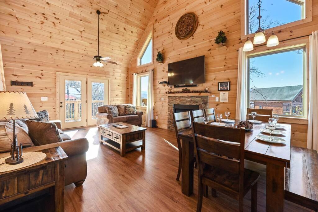 Walnut Ridge Cabin. Sleeps 7-11! Hot Tub, Pool Table, Minutes To Downtown Gatlinburg! Buitenkant foto