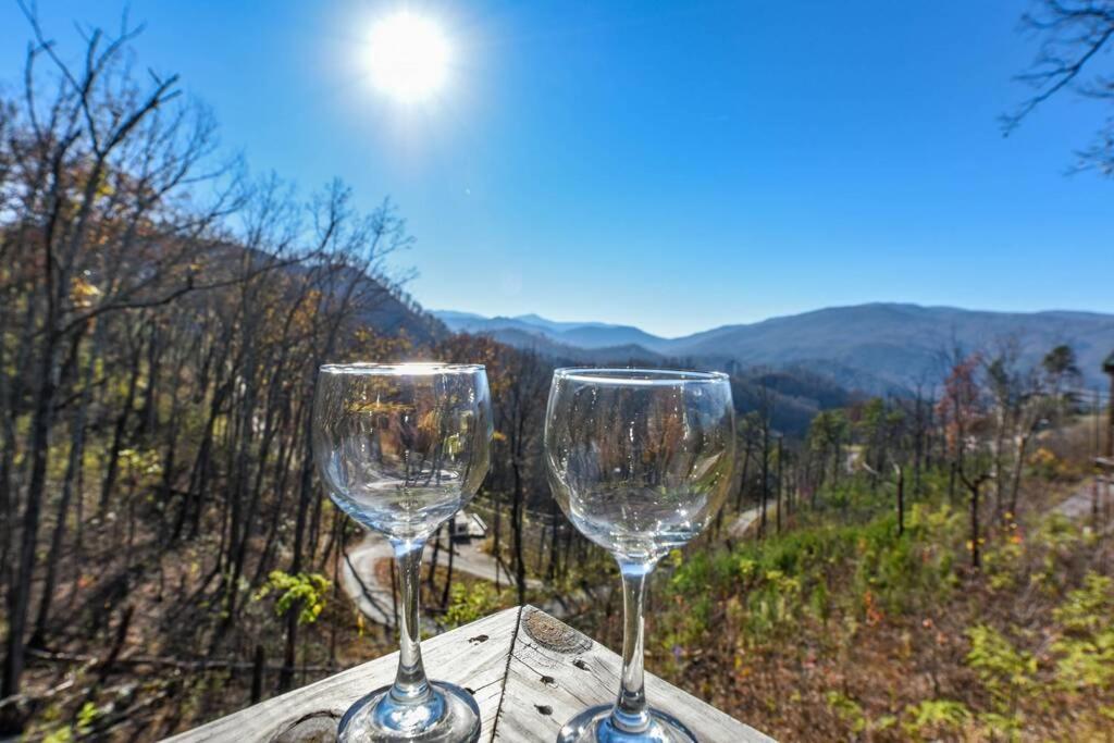 Walnut Ridge Cabin. Sleeps 7-11! Hot Tub, Pool Table, Minutes To Downtown Gatlinburg! Buitenkant foto