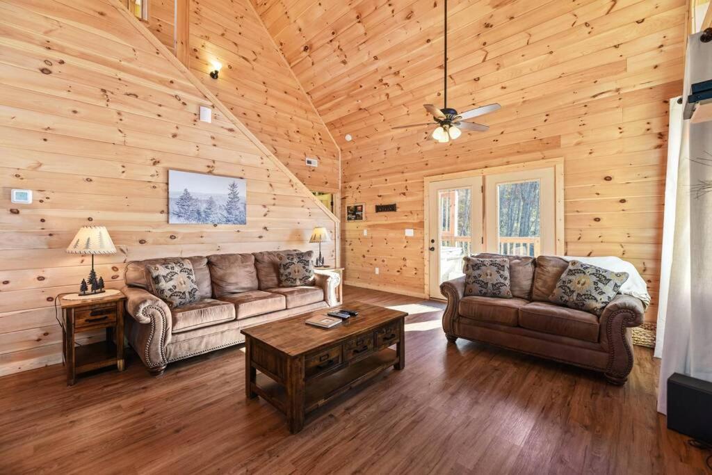Walnut Ridge Cabin. Sleeps 7-11! Hot Tub, Pool Table, Minutes To Downtown Gatlinburg! Buitenkant foto
