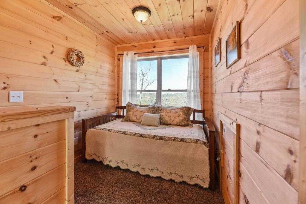 Walnut Ridge Cabin. Sleeps 7-11! Hot Tub, Pool Table, Minutes To Downtown Gatlinburg! Buitenkant foto
