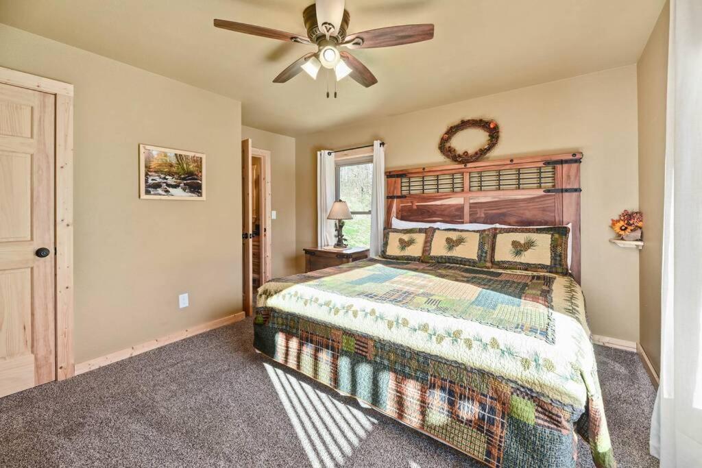 Walnut Ridge Cabin. Sleeps 7-11! Hot Tub, Pool Table, Minutes To Downtown Gatlinburg! Buitenkant foto