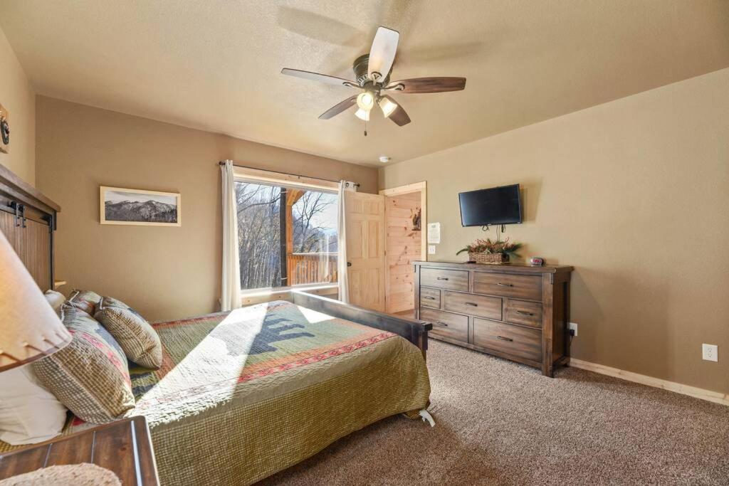 Walnut Ridge Cabin. Sleeps 7-11! Hot Tub, Pool Table, Minutes To Downtown Gatlinburg! Buitenkant foto