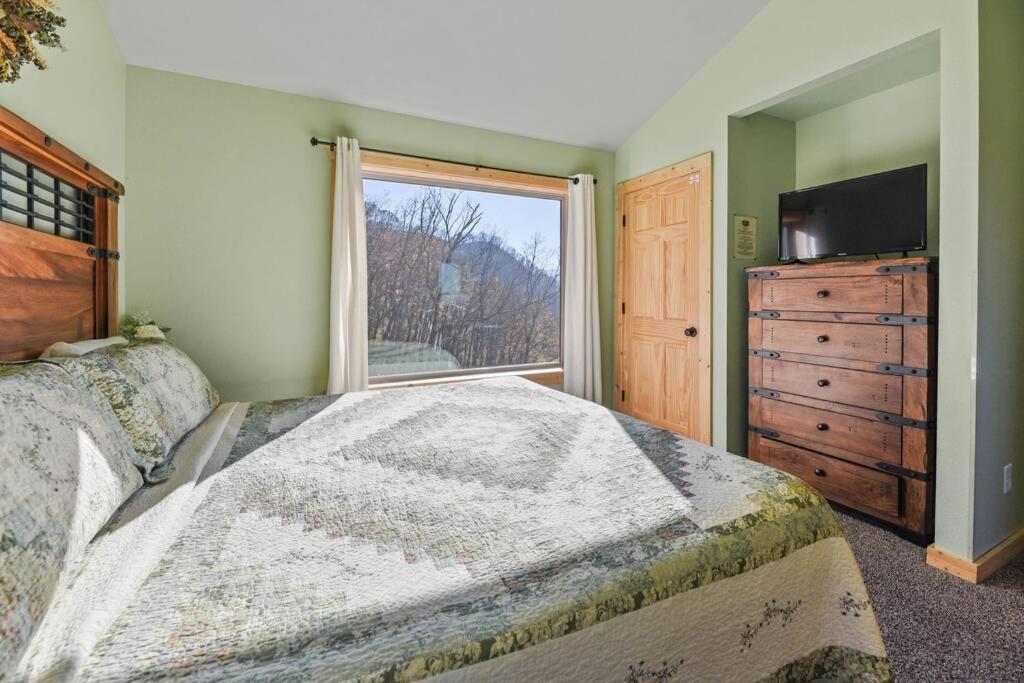 Walnut Ridge Cabin. Sleeps 7-11! Hot Tub, Pool Table, Minutes To Downtown Gatlinburg! Buitenkant foto